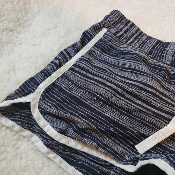 Athleta Jacquard Sandbar Shortie 100% Linen Striped Shorts Women's Size 4 Navy - Picture 6 of 16